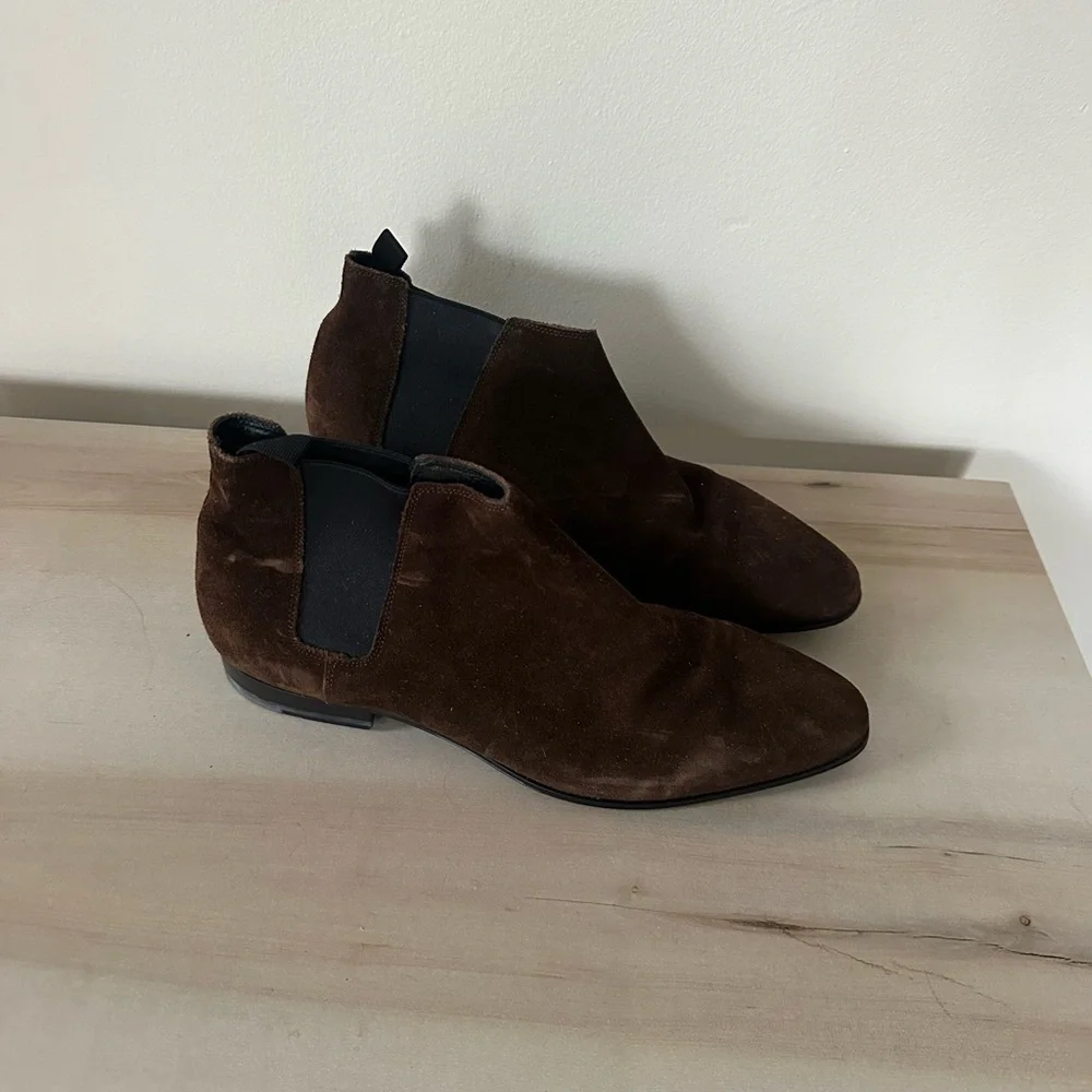 Saint Laurent Men’s Brown Suede Chelsea Boots - Picture 2 of 5